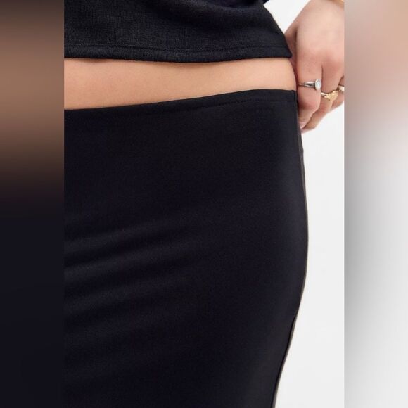 Kimchi Blue for Urban Outfitters NWT Size Large Black Georgiana Slip Midi Skirt - Picture 4 of 13